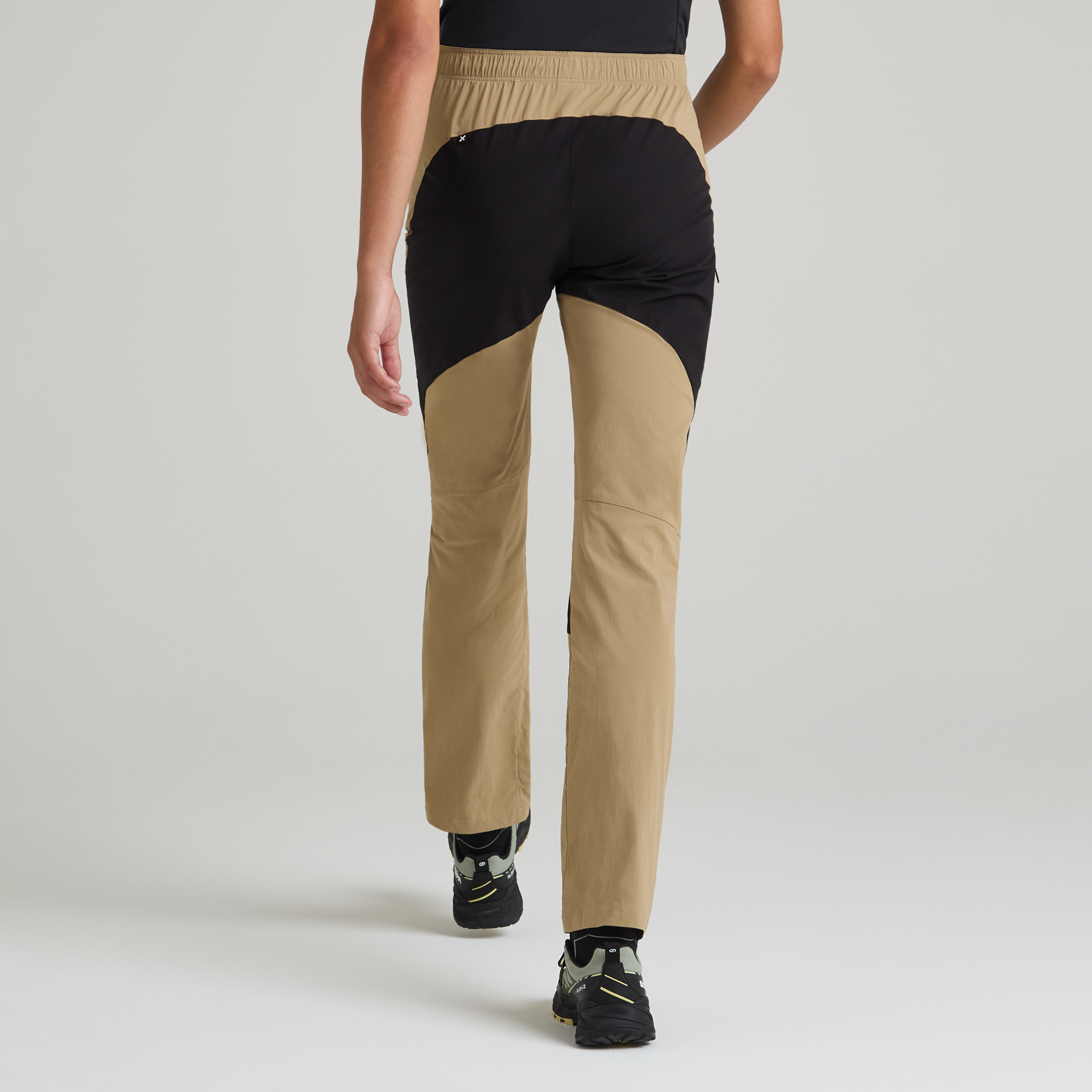 UEU Pantaloni Tuta Trekking Donna Vita Alta - Leggeri, Elastici, Con Tasche, Cucitura 63,5 Cm, Taglie S-XXL, Per Yoga E Sport